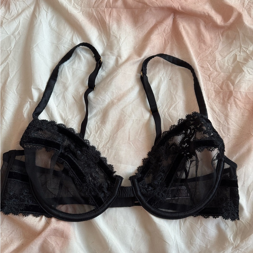 Elegant Victoria’s Secret Black Lace Bra